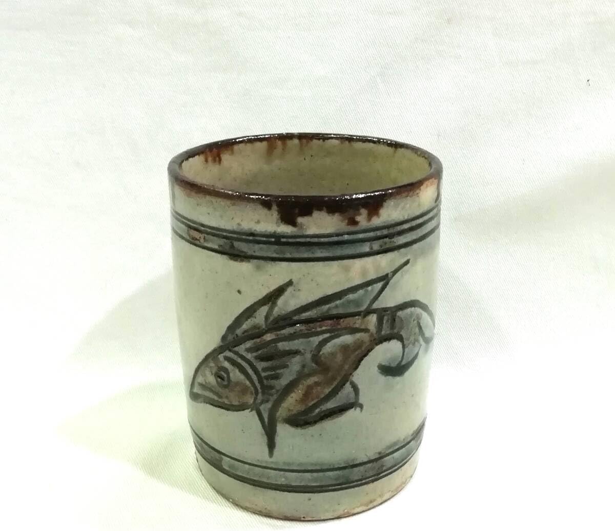 波沖縄 壺屋 人間国宝 金城次郎 ”魚文湯呑” D3880191