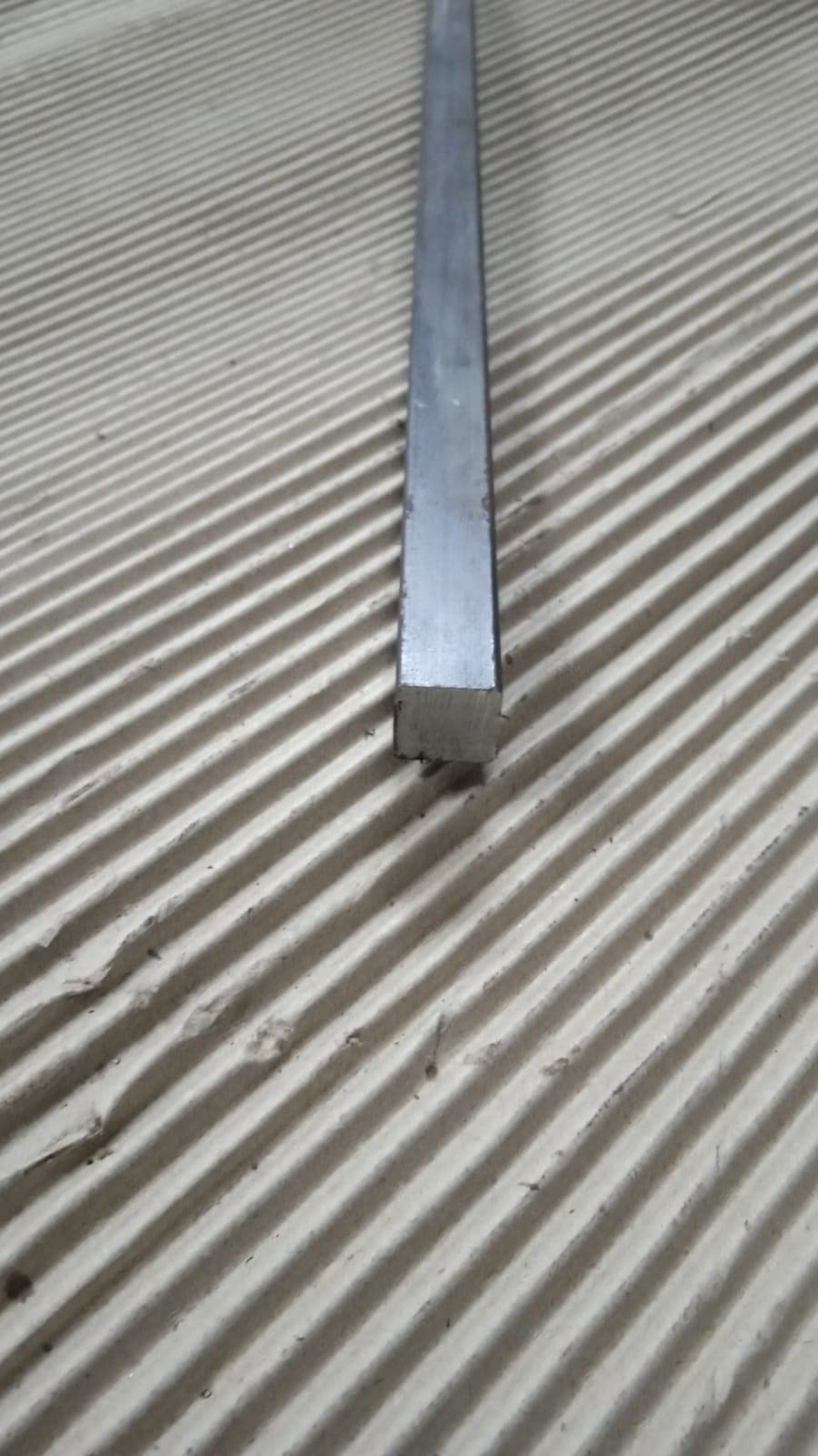 Barra quadrata piena in ferro S235JR 20x20x1000 mm