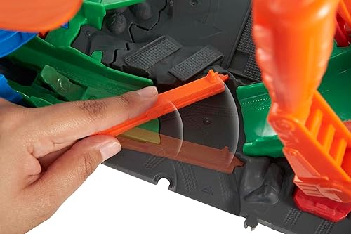 Miniatura 5 de Hot Wheels City Dragon Drive Firefight Derrota al dragón con acrobacias se conecta a otros juegos incluye 1 auto de juguete Hot Wheels para niños de