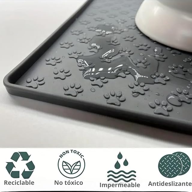Foto 3 de 3 de PET&TECH Tapete de Silicona para Comida de Mascotas; Impermeable, Antideslizante y Fácil de Limpiar