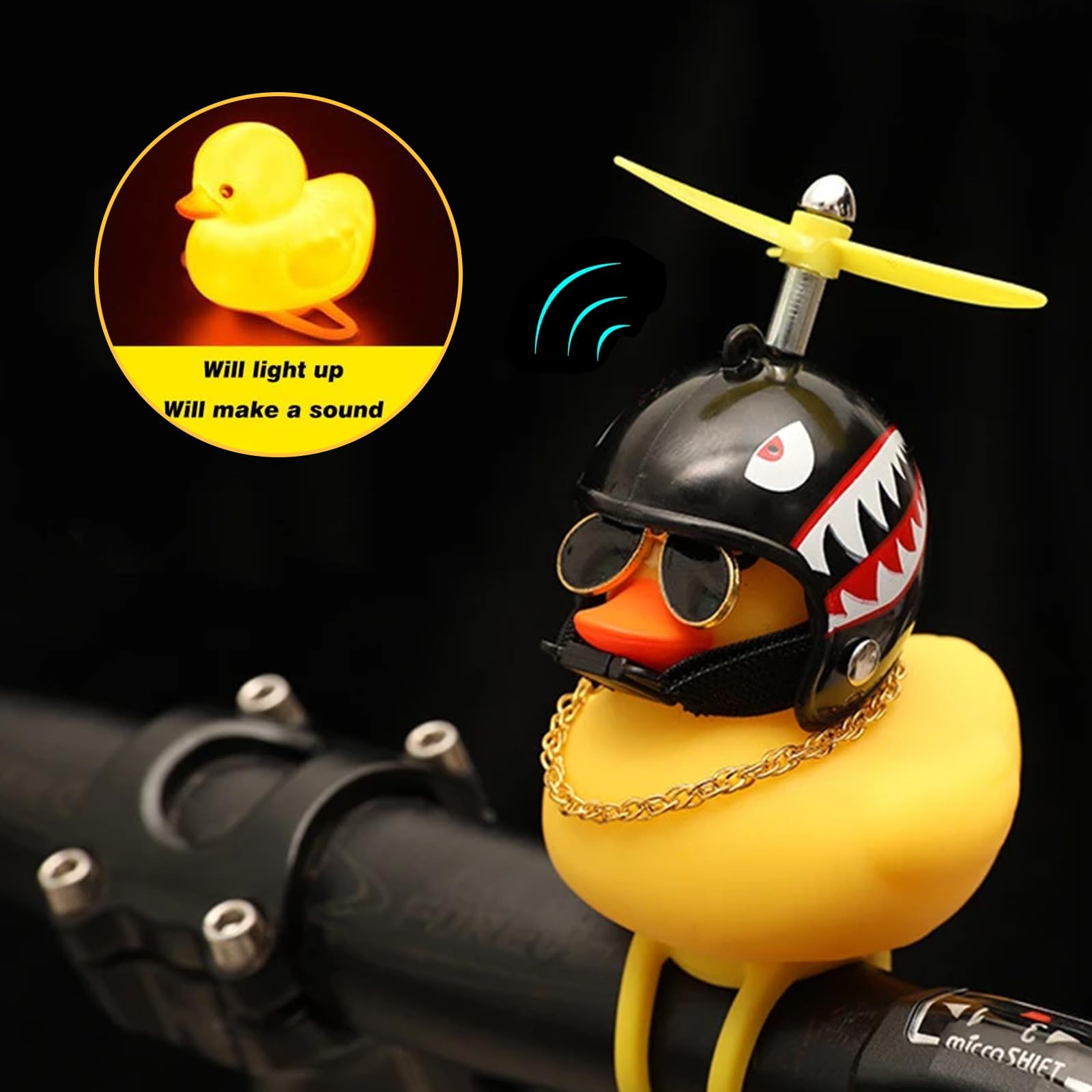 Paquete de 2 adornos de pato de goma para automóvil, decoración de tablero de coche de pato amarillo, cuernos de bicicleta con casco de hélice, vendaje y cadena dorada (abeja y tiburón)