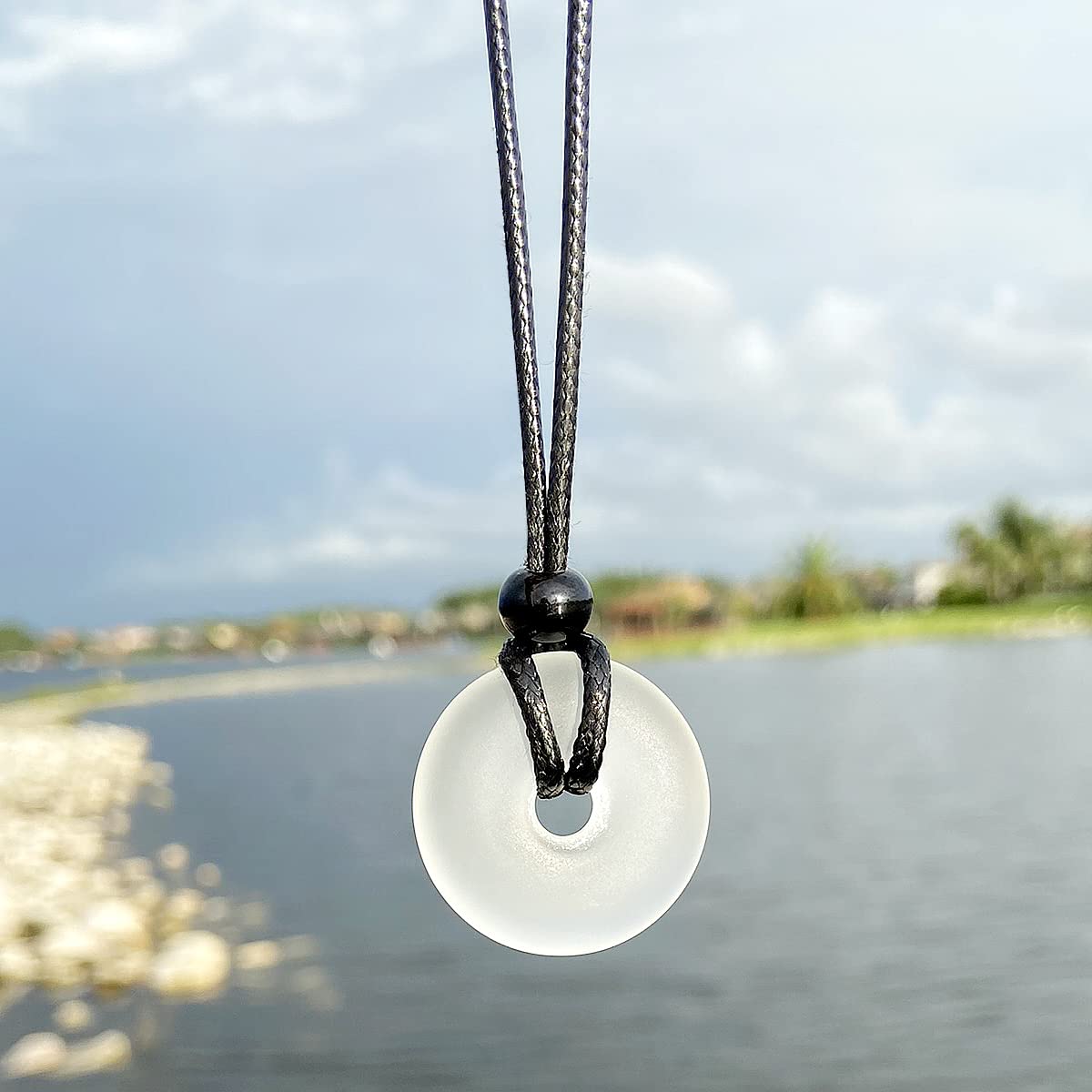 Joyería de cristal de mar, serie I am Happy, collar clásico de dona de la suerte, dije de cristal de estilo hawaiano, amuleto de protección y buena suerte, joyería de playa para mujeres y hombres,