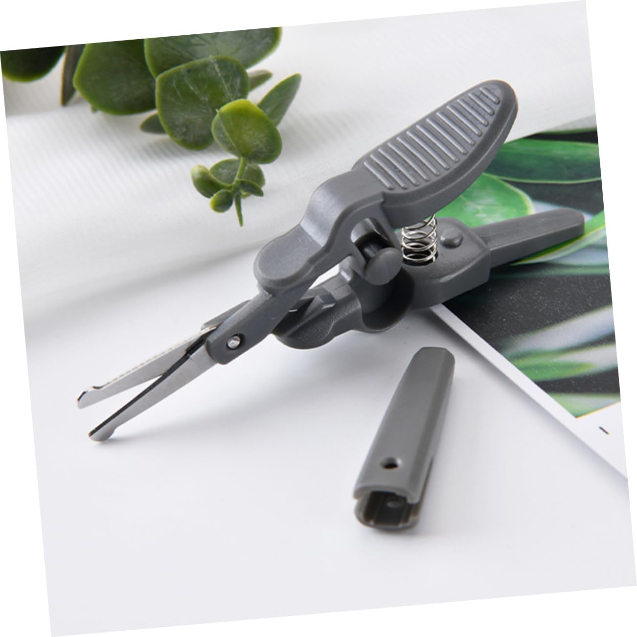 5pcs Eyebrow Scissors for Precision Grooming Rounded Tip Trimmer for Facial Hair Beard Nose and Eyelash Care Beauty Tool for Men and Women