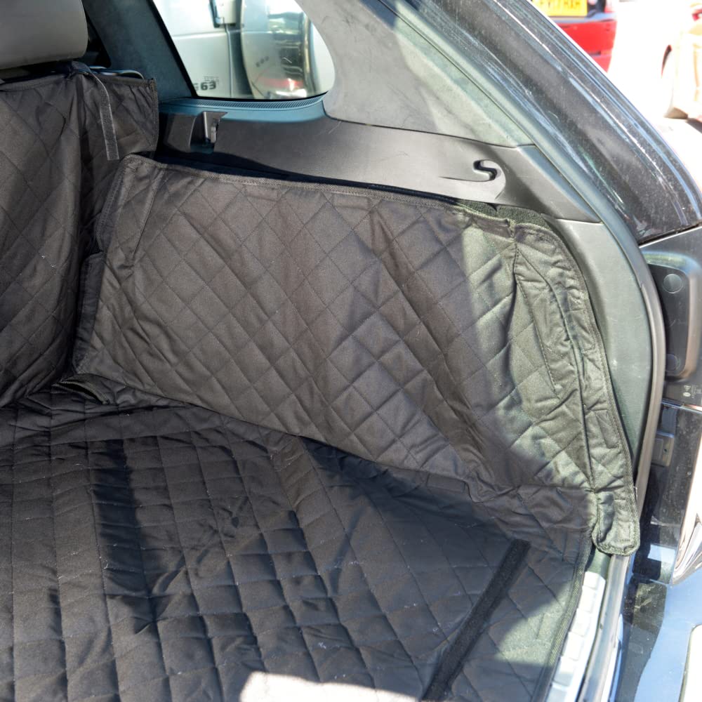 UK Custom Covers QBL631 Tapis de coffre matelassé sur mesure Noir