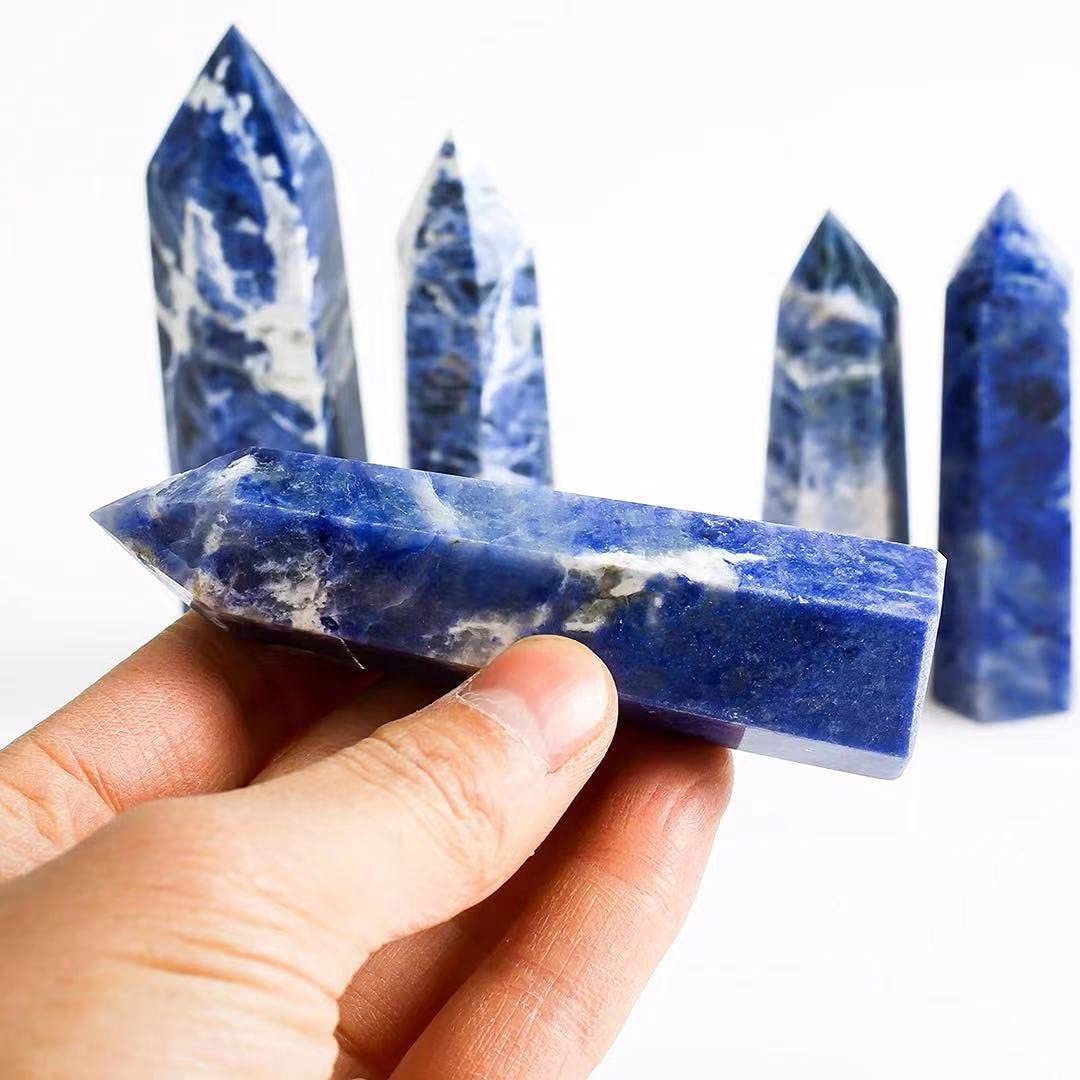 Pierres et cristaux de sodalite bleue naturelle, tour spirituelle de quartz