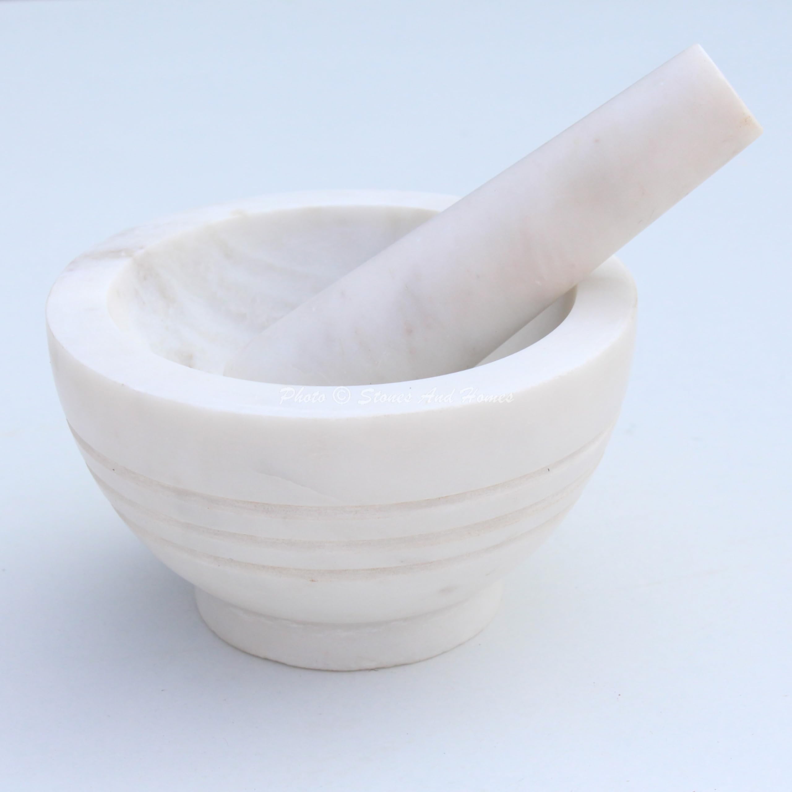 Juego de mortero y mortero blanco indio de piedra molcajete de mármol para el hogar y la cocina, 5 pulgadas, piedra redonda pulida y robusta molcajete especias – (13 x 8 cm)