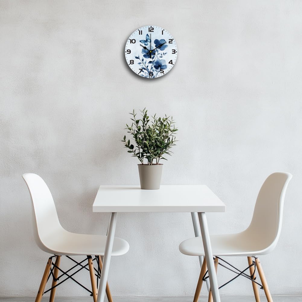 CHGCRAFT Reloj de pared con diseño de flores degradadas azules de 12 pulgadas, funciona con pilas, silencioso, sin tictac, diseño de mariposas, reloj decorativo redondo para oficina, hogar, sala de
