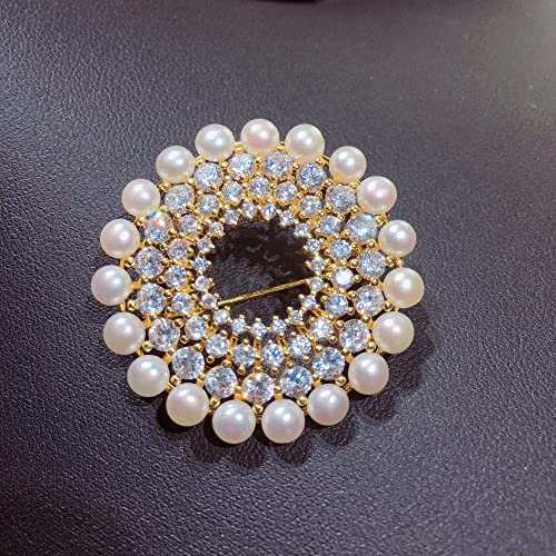 Broche en perles pour dames : l'accessoire idéal pour sublimer une veste de bureau