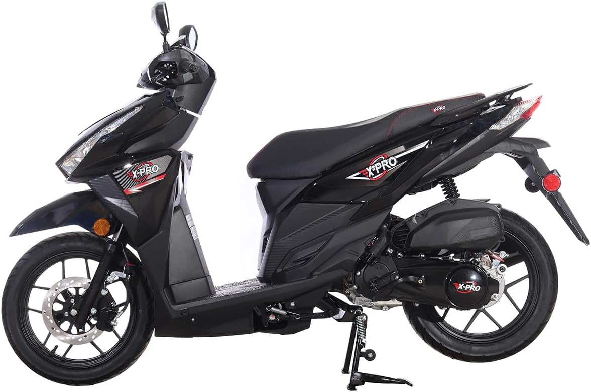 Zadní tři čtvrtiny view of the X-PRO Orion 200 Gas Moped, black, showing the taillight, rear wheel, and exhaust.