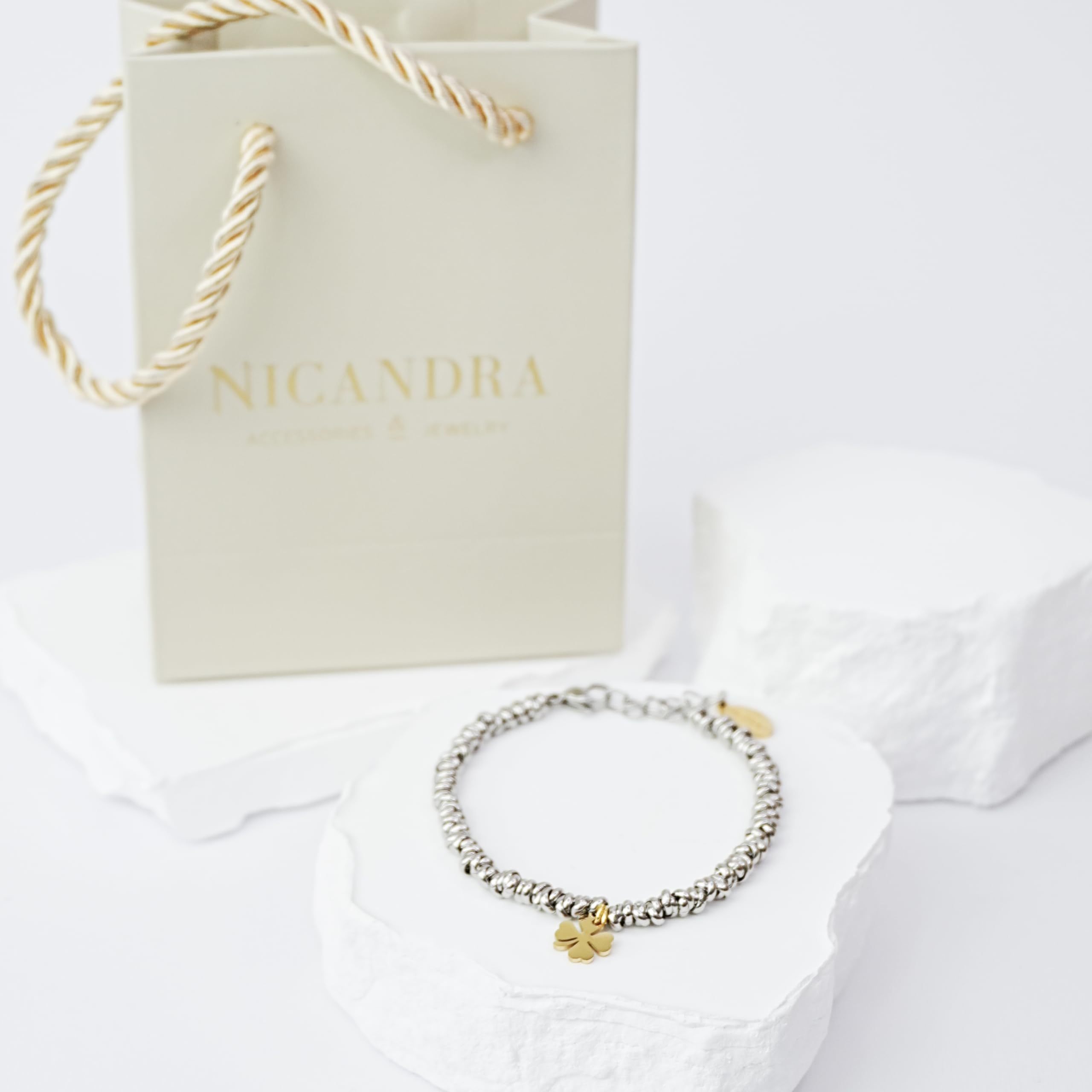 Bracciale Donna con Nodini - Gioiello con Ciondoli Cuore Quadrifoglio o Cornetto in Acciaio Inossidabile - Portafortuna Realizzato a Mano con Catenina Regolabile da 16 a 21 cm - Made in Italy
