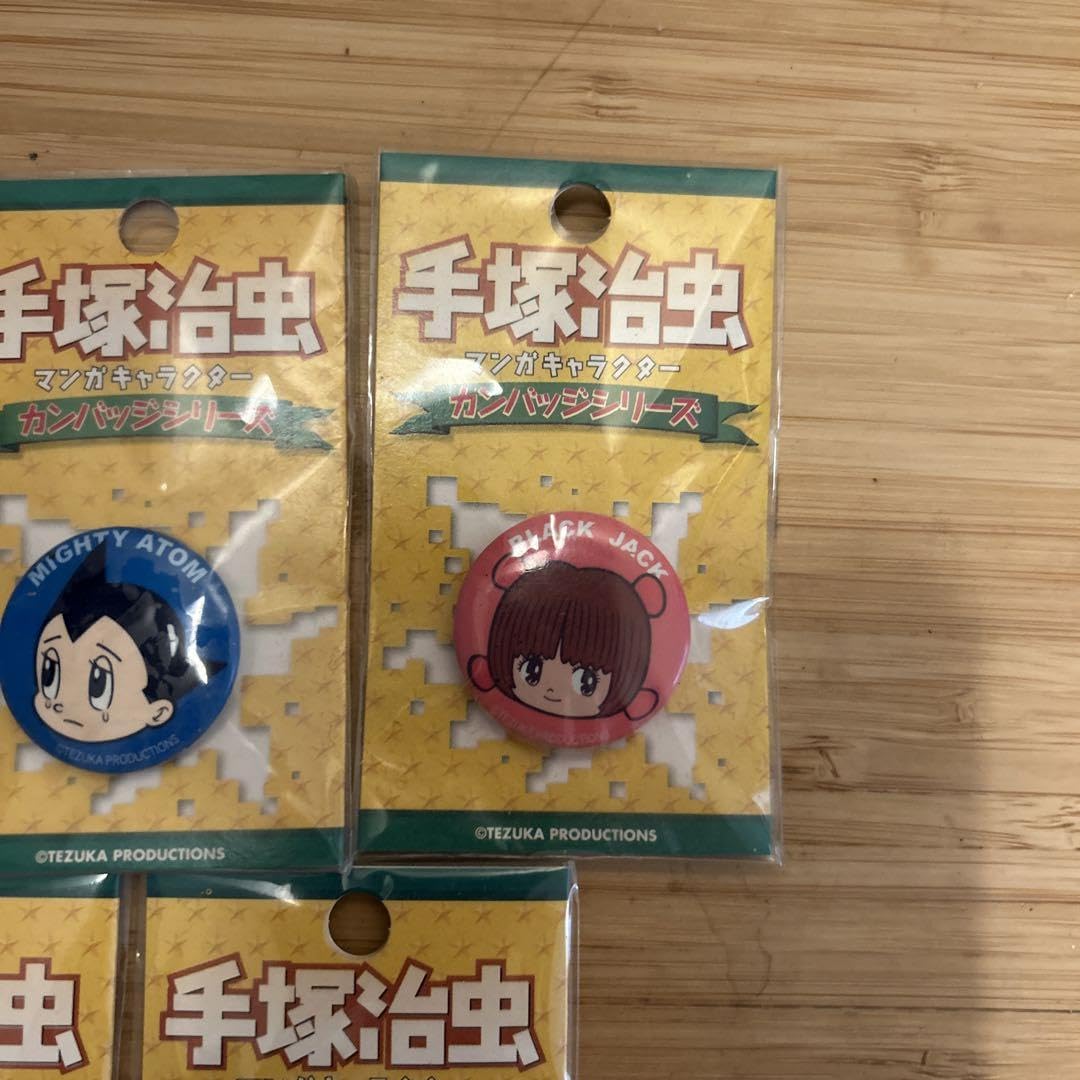 Amazon.co.jp: 手塚治虫 鉄腕アトム ブラックジャック缶バッジセット