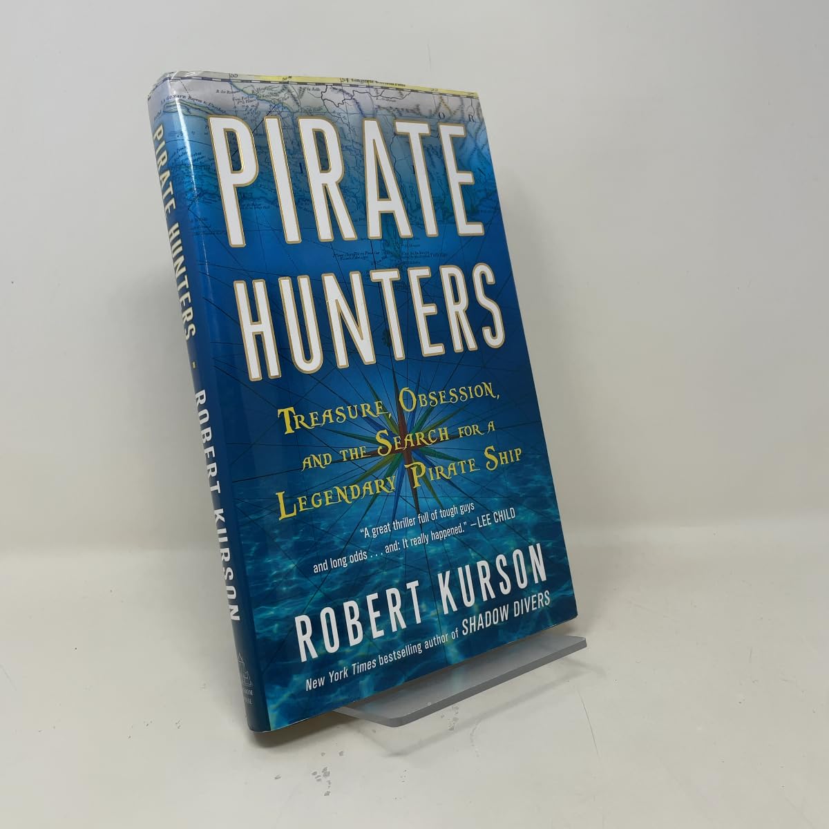Cover of Pirate Hunters: Treasure, Obsession, and the Search for a Legendary Pirate Ship