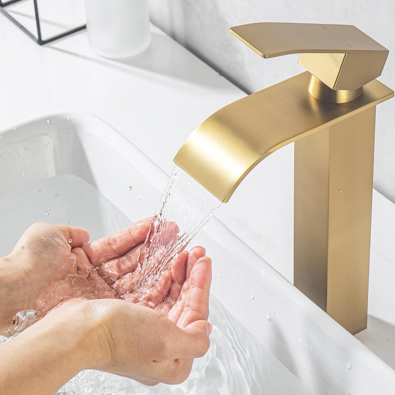 ONECE Robinet Haut Vasque à Poser Cascade, Mitigeur Doré Salle de Bains | Robinet Doré en Acier Inoxydable, Robinettrie de Lavabo, Cartouche Céramique