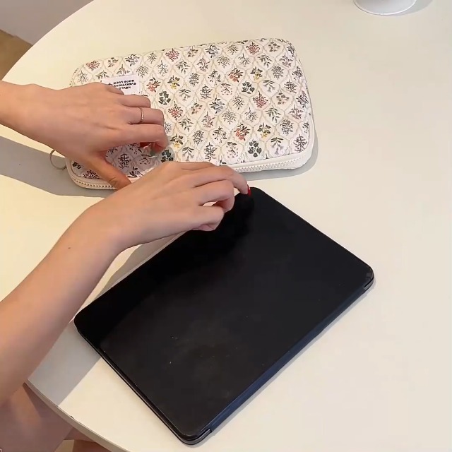 IDEE PUFF cover gray ♡ Amazon.com: The Puffer Case for iPhone 11 6.1 inch. Trendy