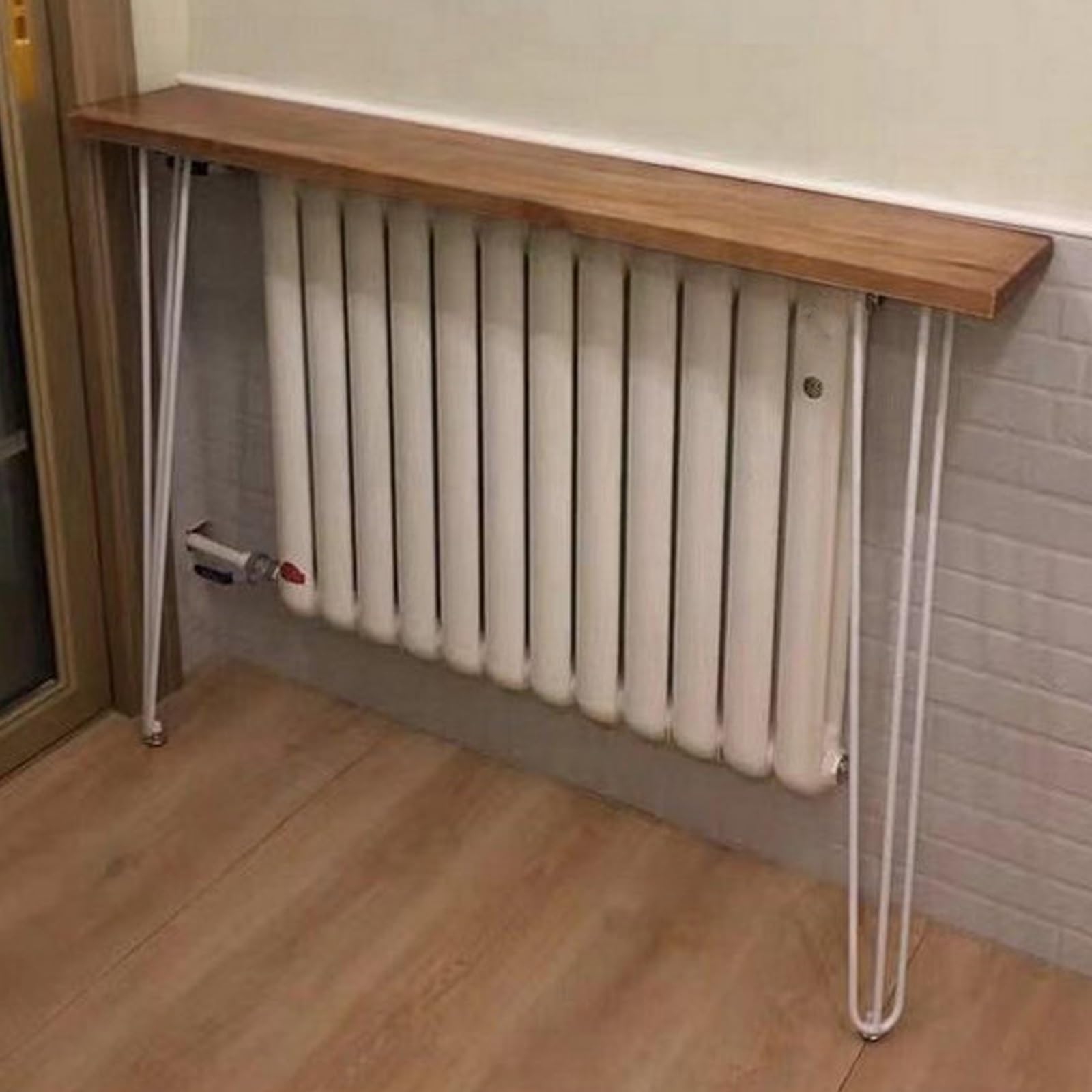 Mesa consola con cubierta de radiador de madera con patas de horquilla, diseño estrecho para entrada o sofá, ideal para espacios pequeños