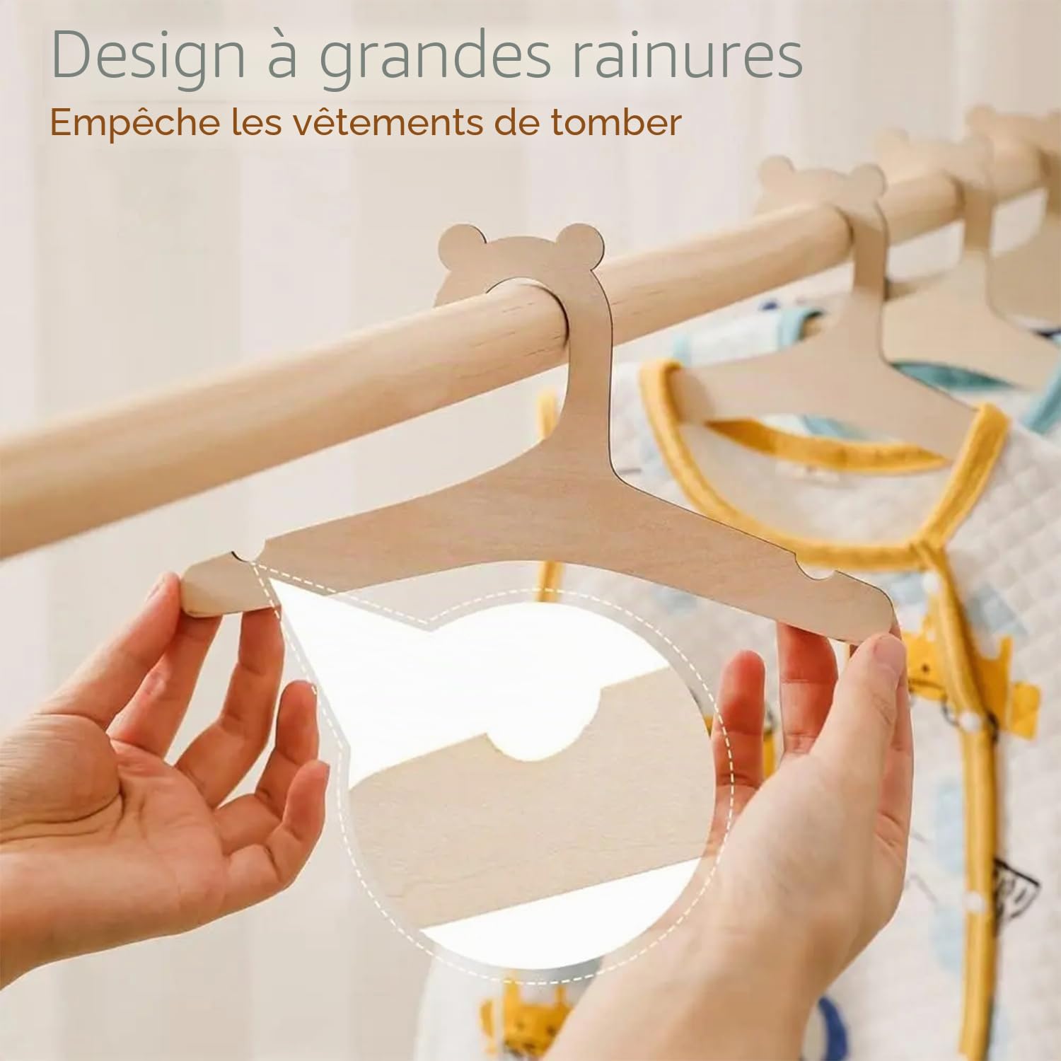 Lot de 3 cintres en bois naturel