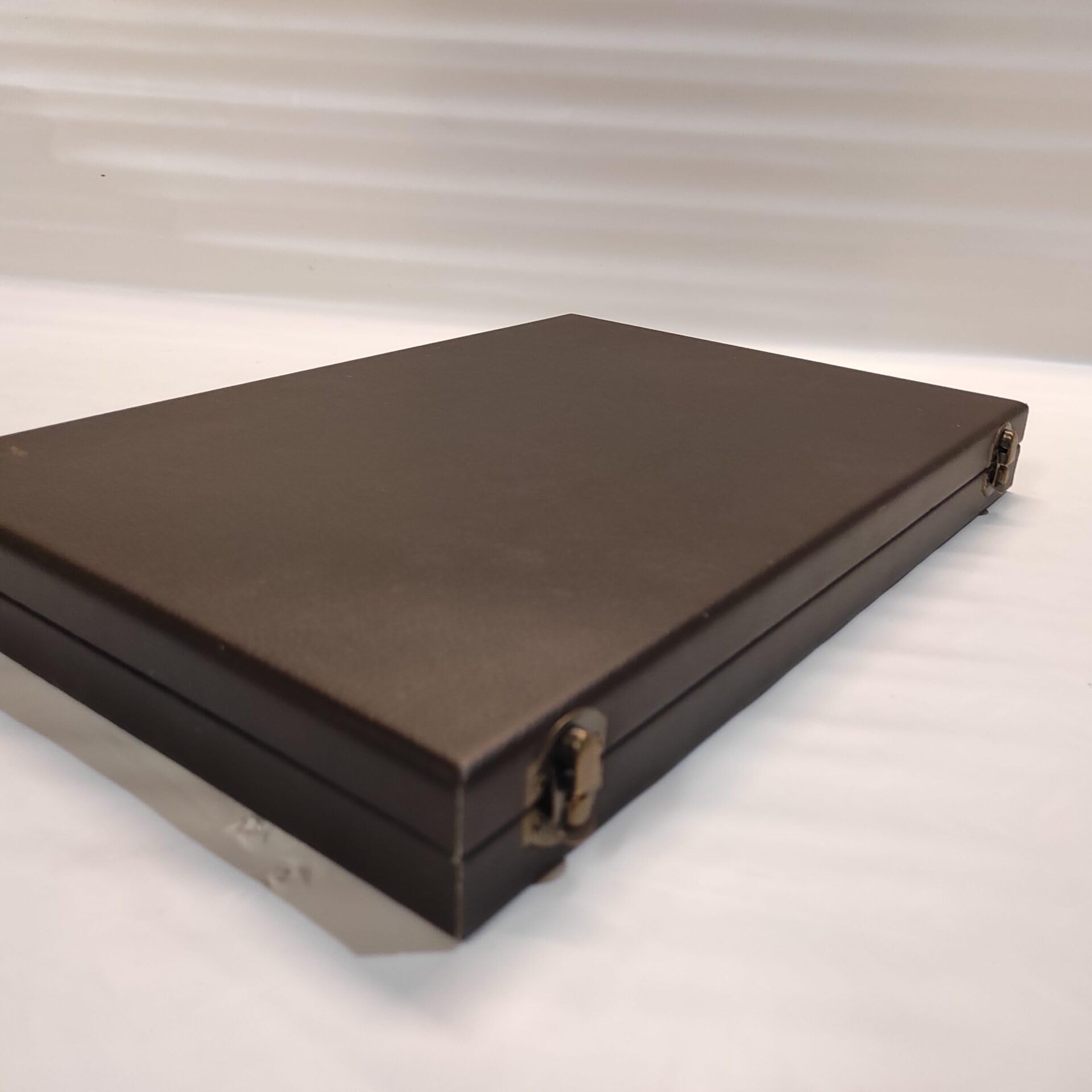 Caja para Monedas y medallas de Madera y Polipiel marrón, Terciopelo Italiano, hasta 54 Compartimentos, Hecha a Mano – Estuche numismática Artesanal
