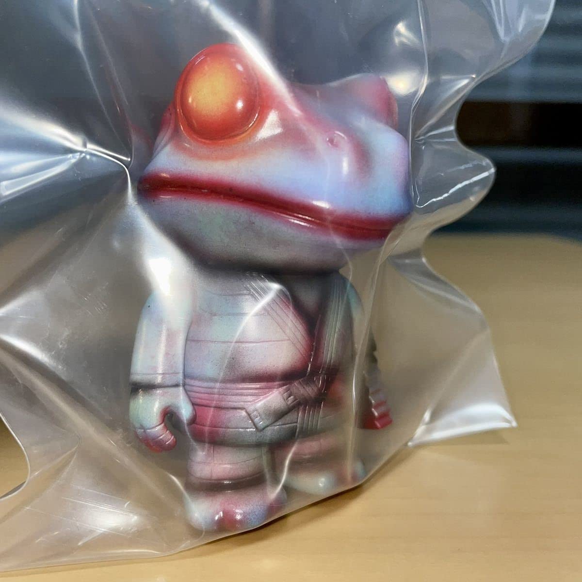 レッドシャーク　柔術ちびカエル　かっこわらい雑貨店　ソフビ Amazon | 柔術ちびカエル レッドシャーク かっこわらい雑貨店 彩色
