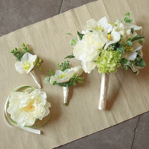 Bouquet crème de style français avec boutonnière et bracelet de fleurs artificielles
