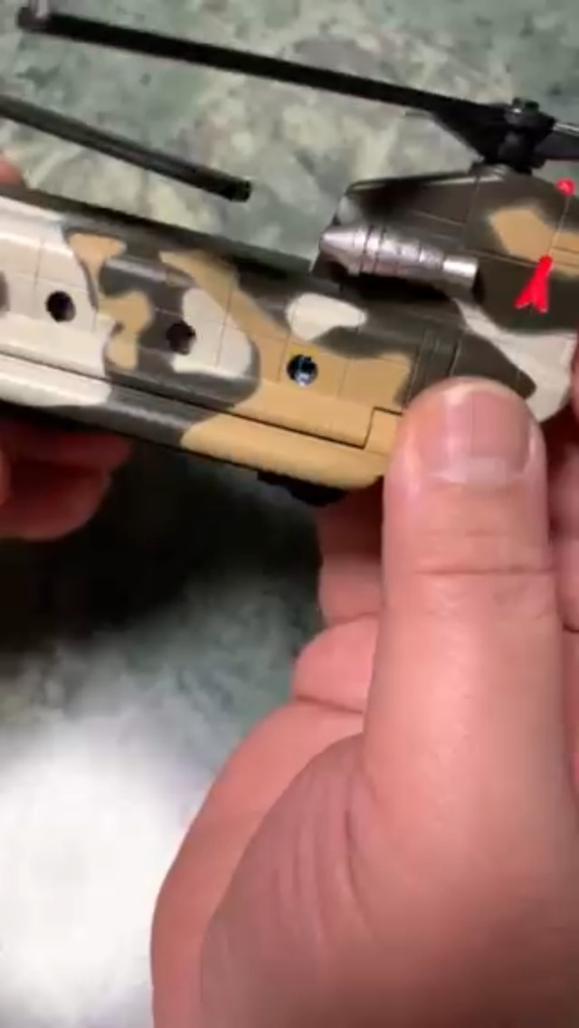 Amazon | 軍用輸送ヘリコプター CH−47 チヌーク ODカモ ミニカー トイ