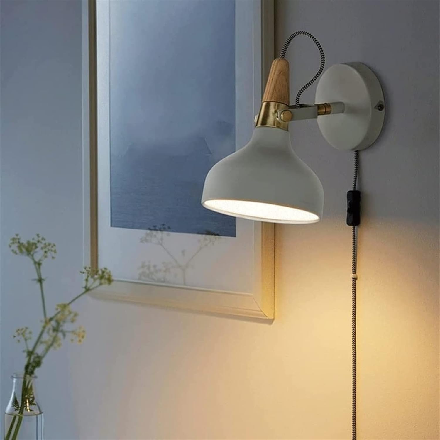 木製の壁のランプ、壁掛けのプラグイン、レトロインダストリアル