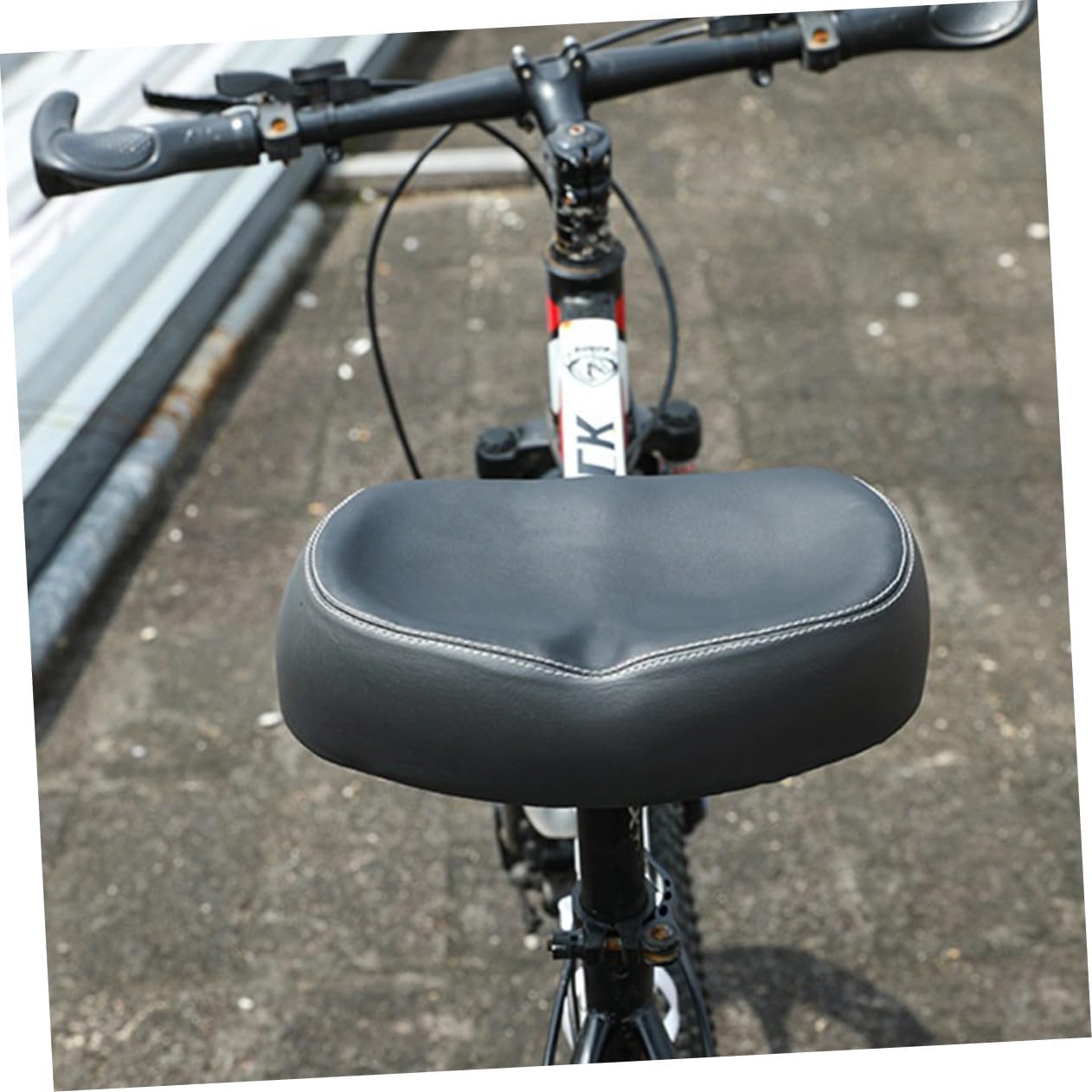 Noseless Wide Bike Seat Cushion Comfortable Shock-Absorption Saddle for Men Women Easy Installation Pressure-Relief Bicycle Seat for Exercise Bikes