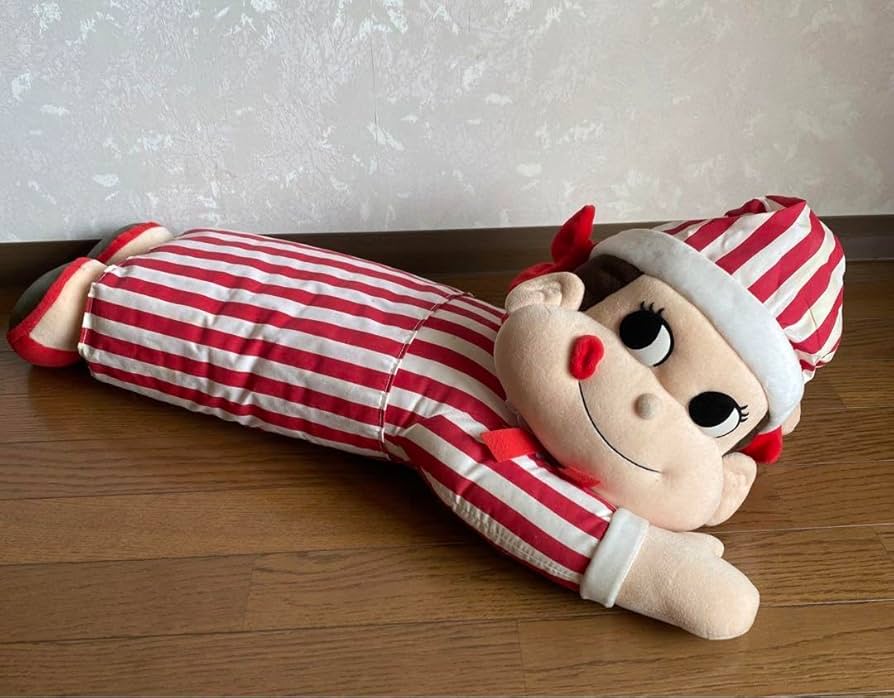Amazon.co.jp: 不二家 ペコちゃん 抱き枕 : おもちゃ