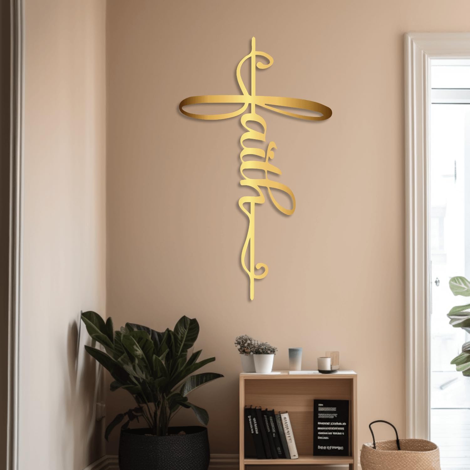 Croix murale en métal dorée art minimaliste moderne pour salon élégant