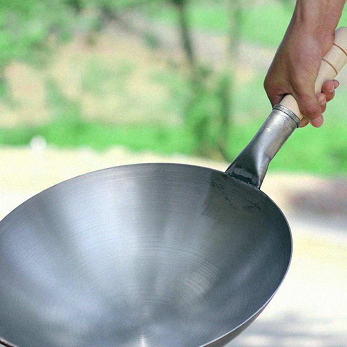 VALICLUD Wok in Ferro Spesso Manico in Legno, Padella Wok Antiaderente Adatta a Cucina a Gas, per Cottura e Barbecue, Mantiene Calore