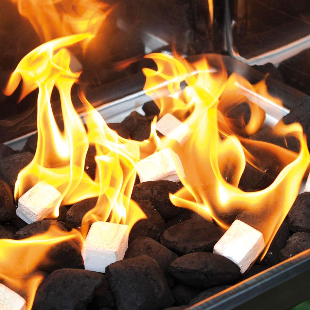 FLAMMBURO | Anzündwürfel Paraffin | 1152 Würfel in 24 Platten | Sauber portionierbar und geruchsarm | Für Grill, Kamin und Ofen