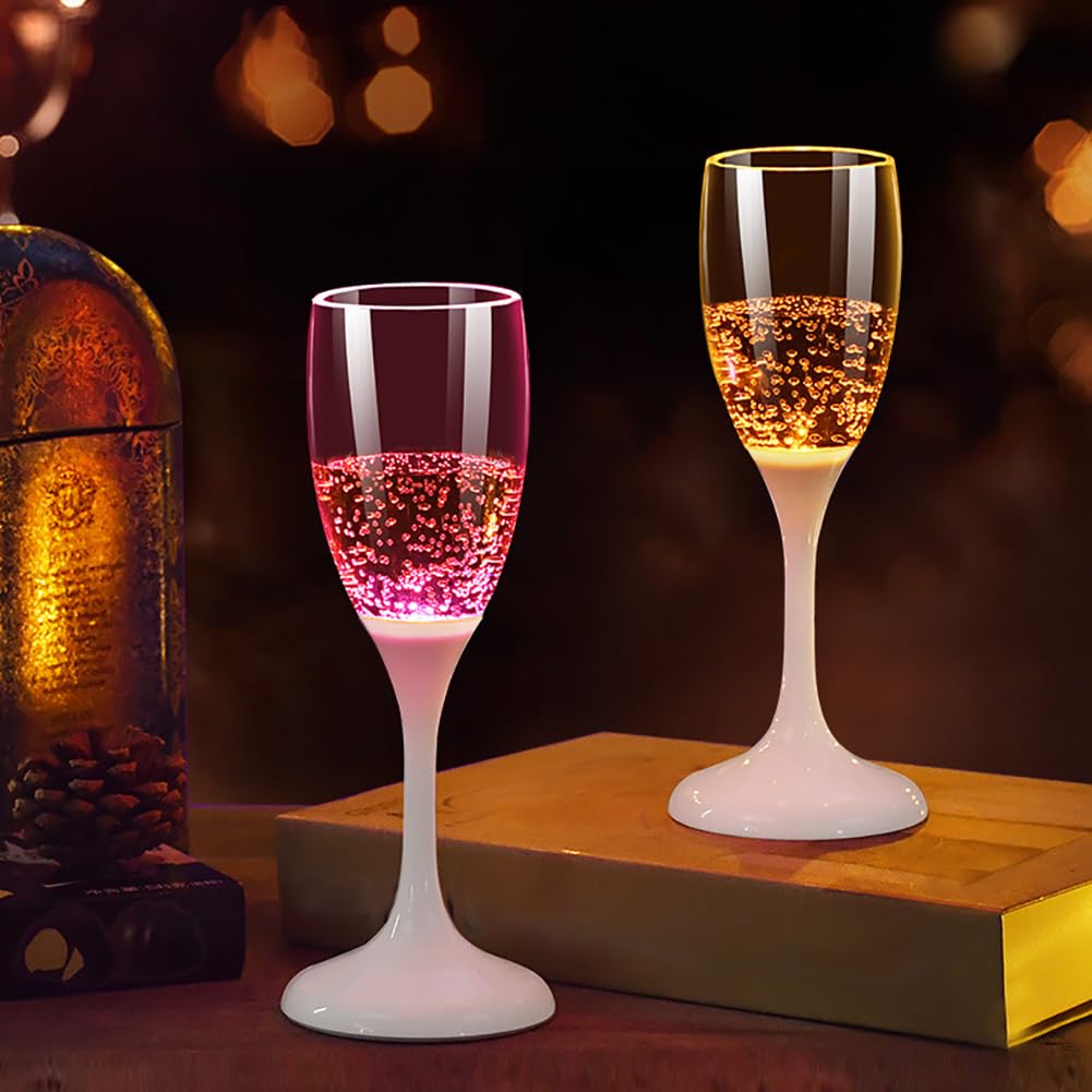 6pcs Champagnerkelche Champagnerflöten leuchtende Tassen LED leuchtende Cocktailgläser Champagnerflöten leuchtet im Dunkeln, Champagner Glas Champagnergläser für Hochzeit Weihnachten