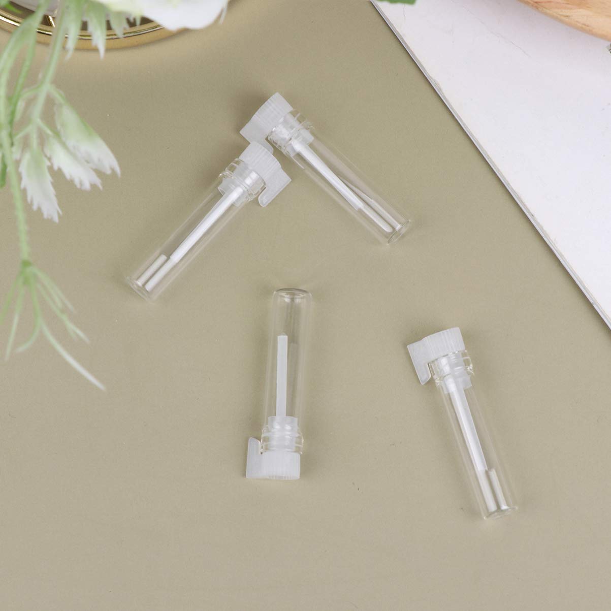 500 sztuk perfum butelki wielokrotnego napełniania szklana butelka klips do długopisu pojemnik na drobną mgiełkę z pokrywką pojemniki z rozpylaczem wielokrotnego napełniania puste perfumy podróżny poj