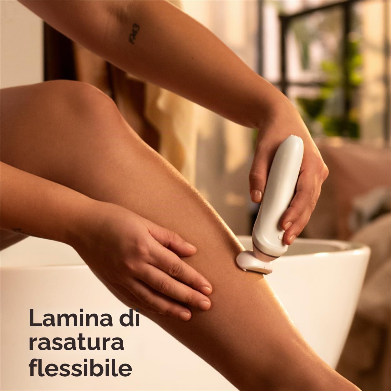 Rasoio da donna Philips Serie 6000 - Rasoio cordless con 6 accessori inclusi Guanto esfoliante, rifinitore per zona bikini (Modello BRL146/00)