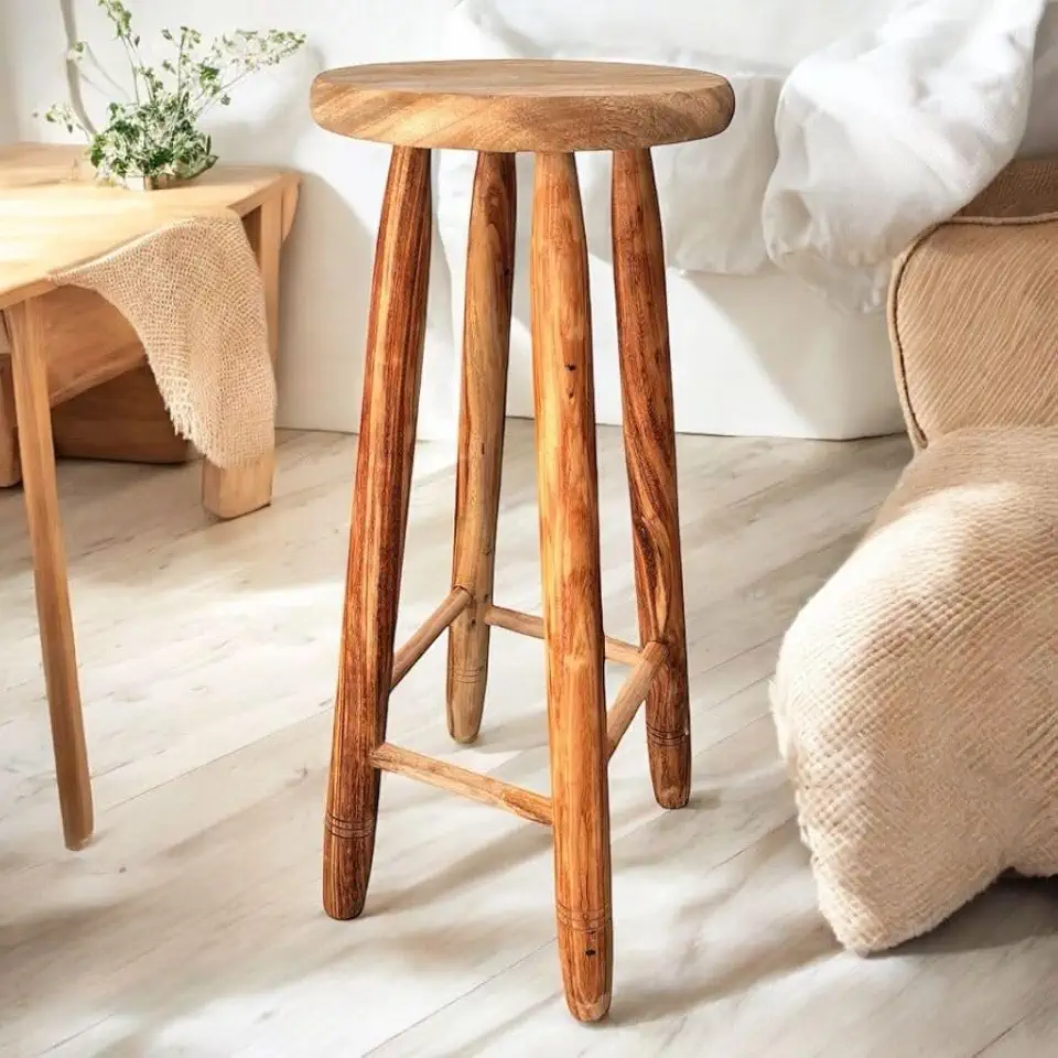 Banco Rústico em Madeira Maciça, Design Artesanal, Altura 70cm, Acabamento Natural