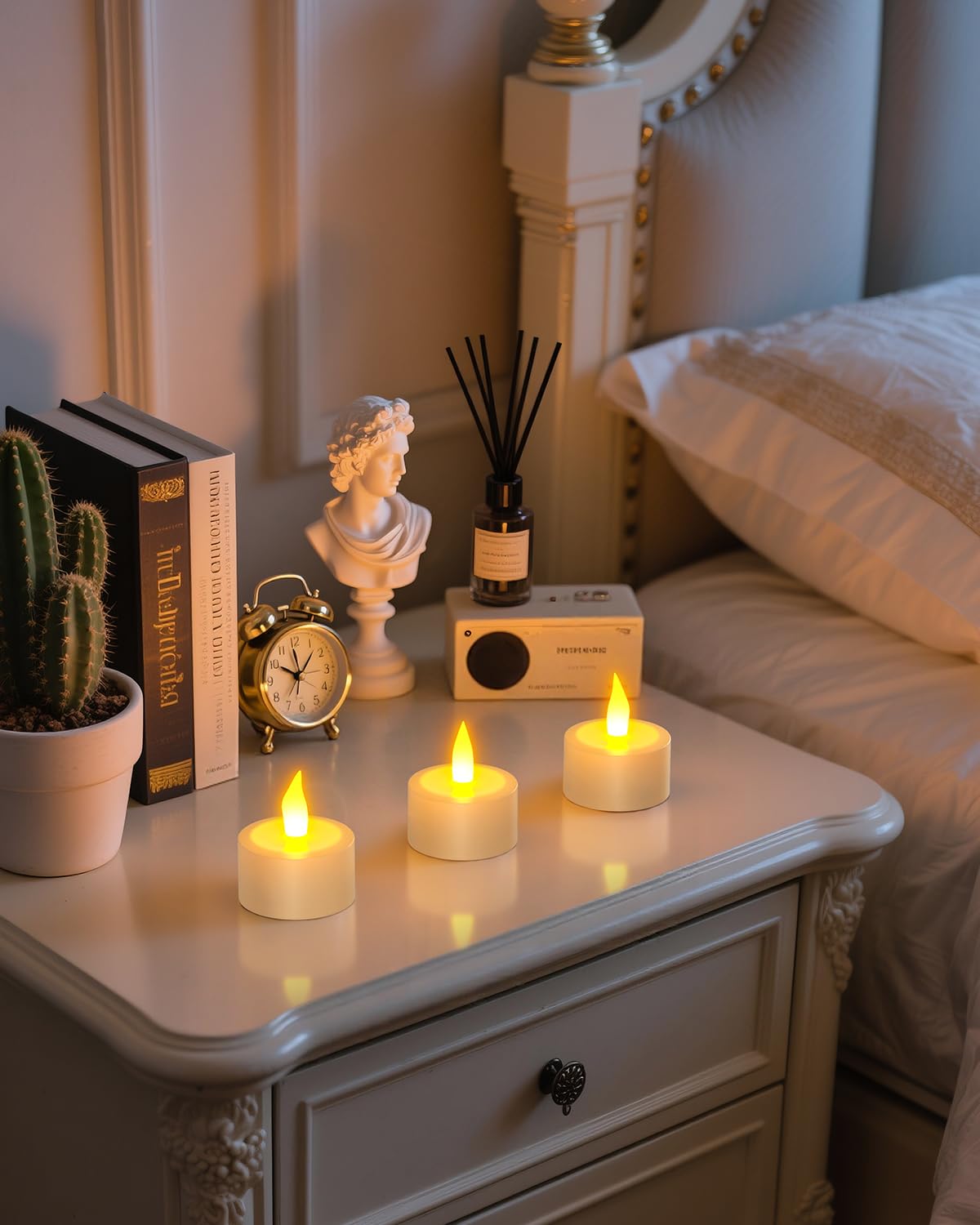 SoulBay Bougies LED rechargeables, Lot de 12 bougies chauffe-plat sans flamme scintillantes avec station de charge et câble USB Jaune chaud pour la décoration d'intérieur de table d'Halloween