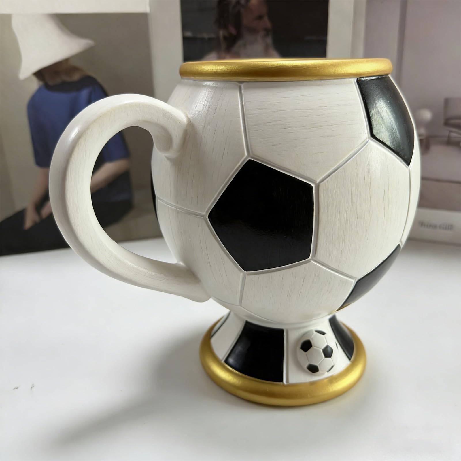 Taza térmica deportiva con forma de balón de fútbol, perfecta para oficinas y uso doméstico, taza interior de acero inoxidable, taza deportiva de resina con mango ergonómico y acero inoxidable