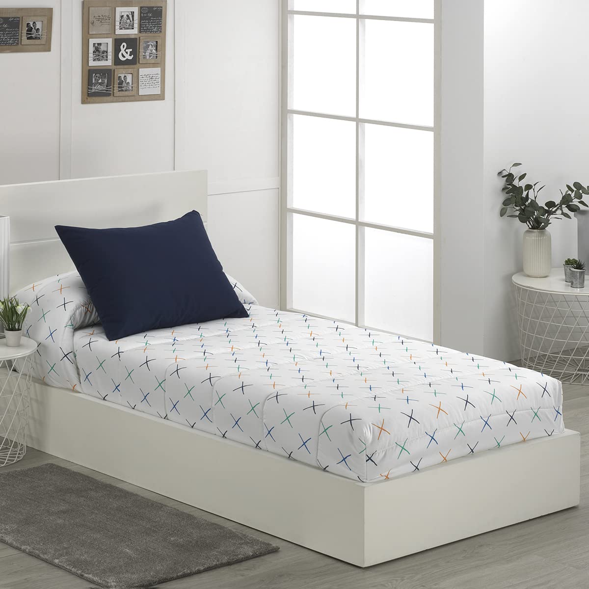 Lanovenanube Edredón Ajustable Bruna Azul Cama 120 250 g/m² Microfibra | Tejido 100% microfibra tacto melocotón. Acolchado invierno. Ajuste con elásticos inferiores. No incluye cojines.