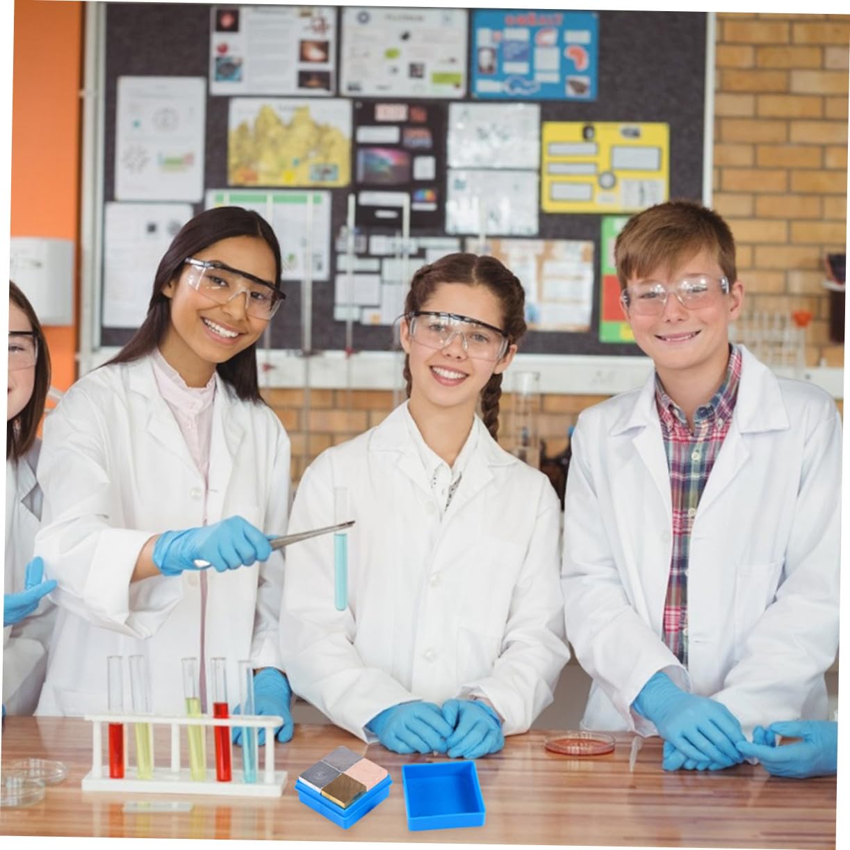 ABOOFAN Ensemble de 8 Cubes Pédagogiques 2 Cm en Cuivre, Fer, Aluminium et Bois – Fournitures pour Étude Densité en Laboratoire, Matériel Scientifique Éducatif pour Expériences de Masse et Densité