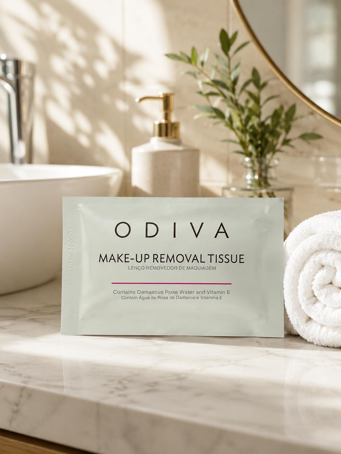 ODIVA Make-Up Remover Wipes (Pack of 50 Sachets) | Contains Damascus Rose Water and Vitamin E-image-3