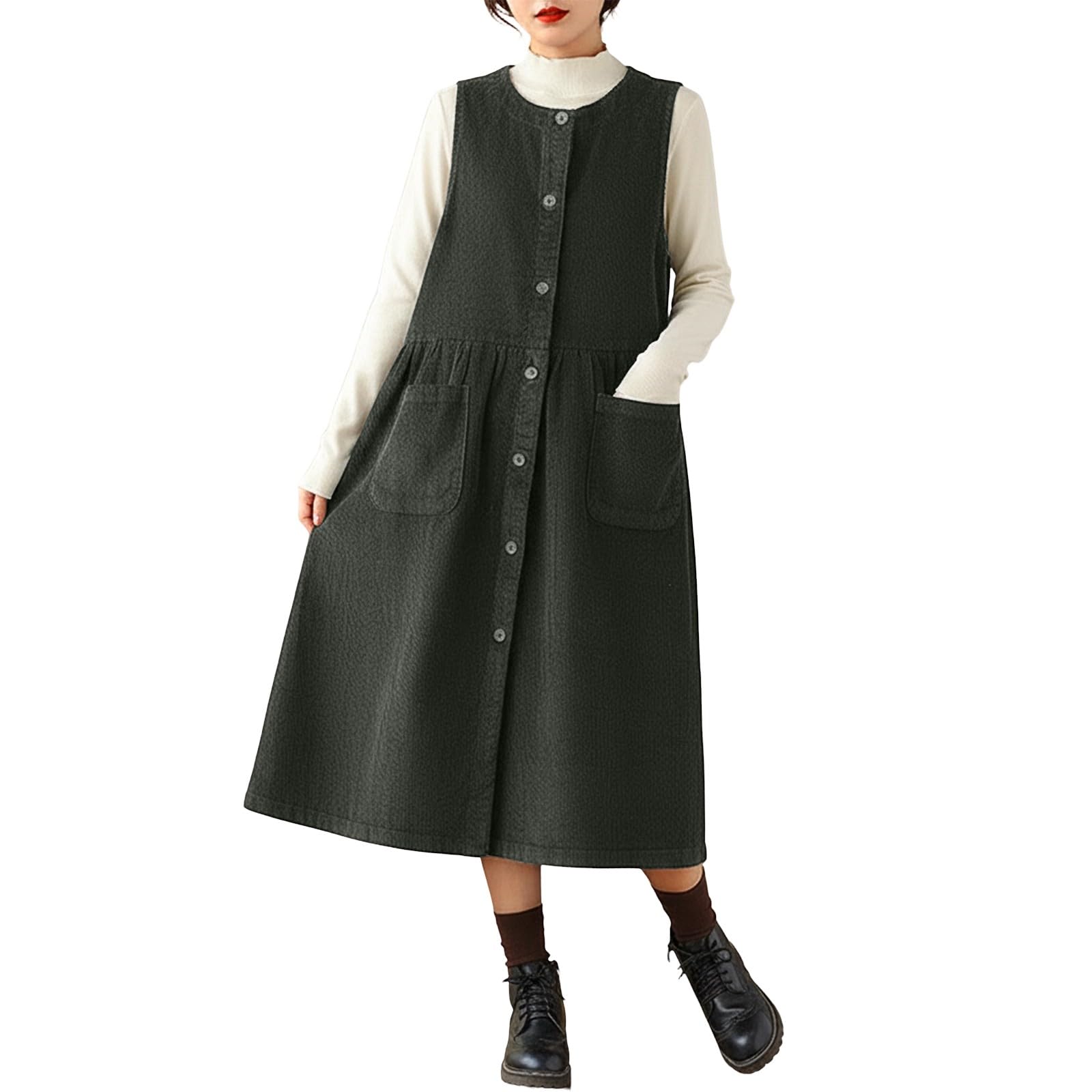 Langes Cordkleid mit Knopfleiste passendem Cardigan als lässiges -Winter-Outfit mit praktischen Taschen
