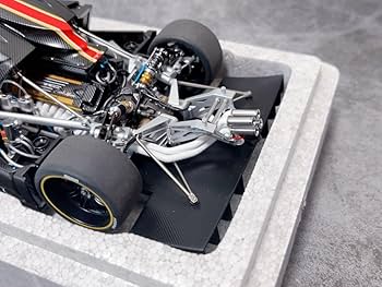 オートアート 1/18 パガーニ ゾンダ レボリューション (カーボンブラック) 1/18 AUTOart PAGANI ZONDA REVOLUCION (BLACK CARBON FIBER