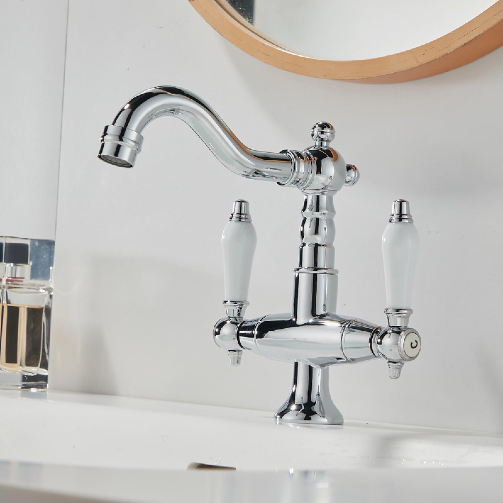Fanjubei Electroplating European Style Double-Handle Bathroom Washbasin With Rotating Hot And Cold Water Faucets, Electroplated