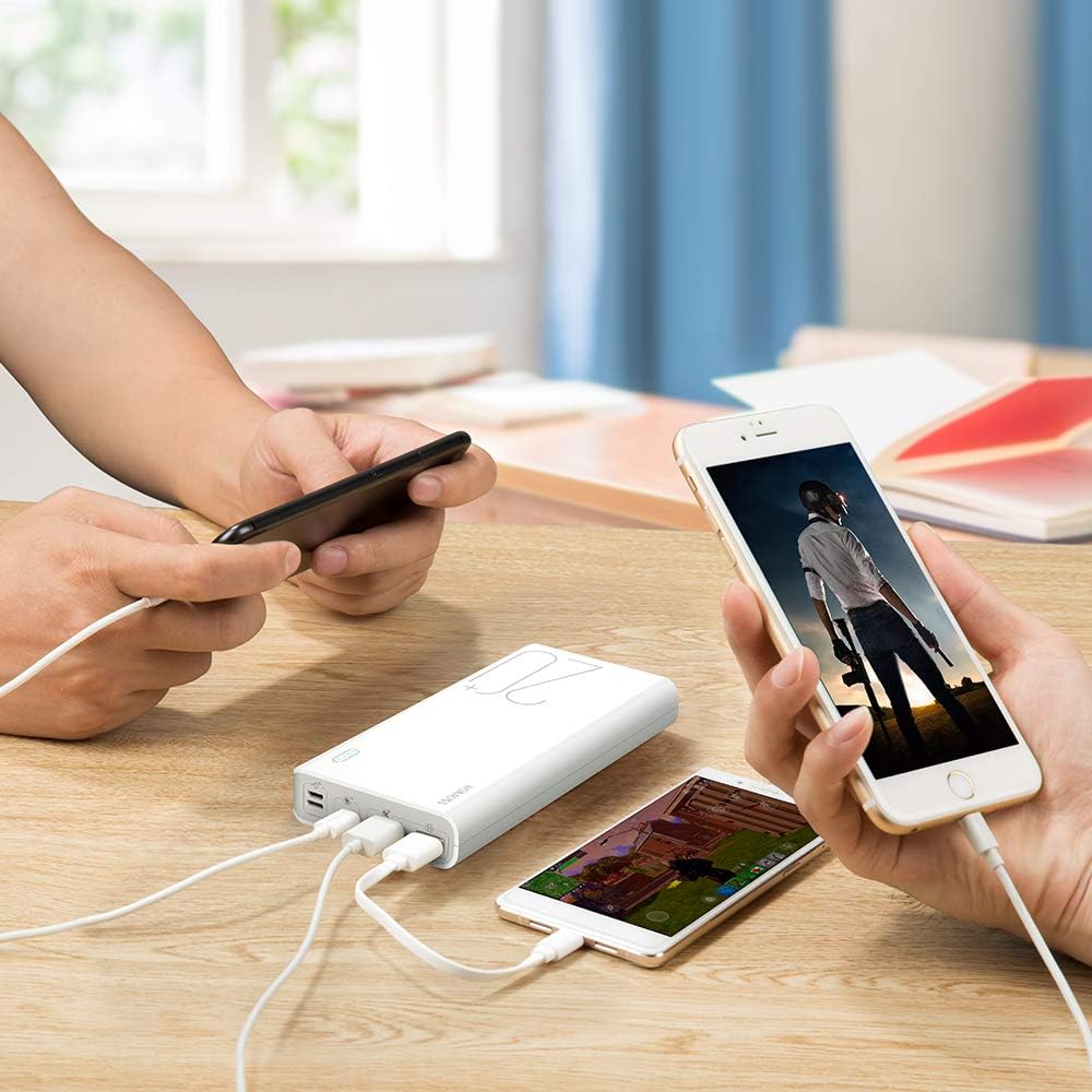 ROMOSS PH80 Pro Power Bank charging multiple smartphones