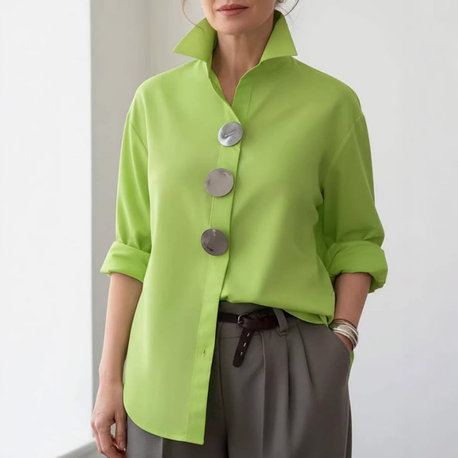Elegante Blusa para Mujer con Cuello Alto y Botones metálicos – Camisa Oversize de Manga Larga, Top Casual de Color Liso para Primavera.