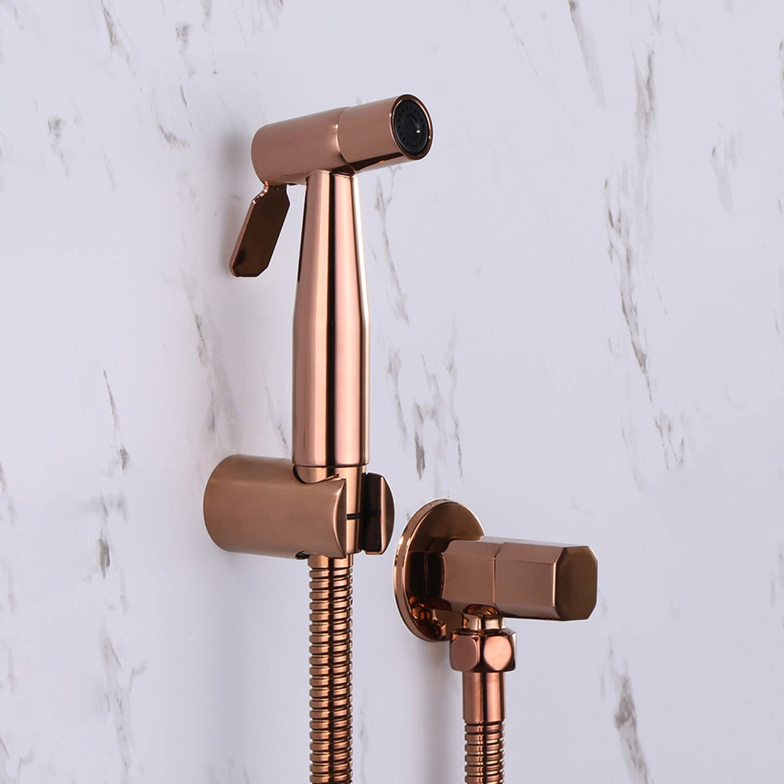 Kit douchette bidet or rose en acier inoxydable pour hygiène intime chic