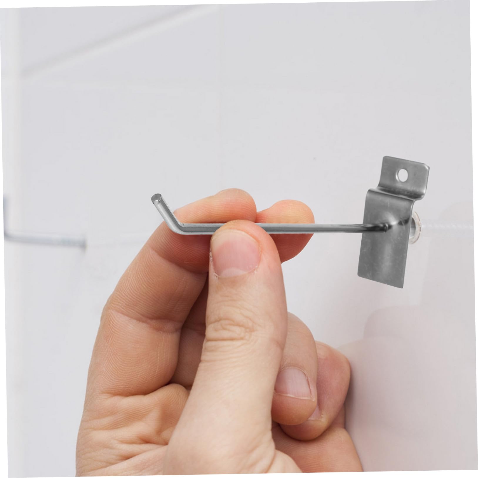 50piezas Ganchos para Tableros Perforados de Hierro Soporte para Accesorios de Teléfono, Instalación Rápida y Diseño Ahorrador de Espacio para Paredes de Listones y Estantes
