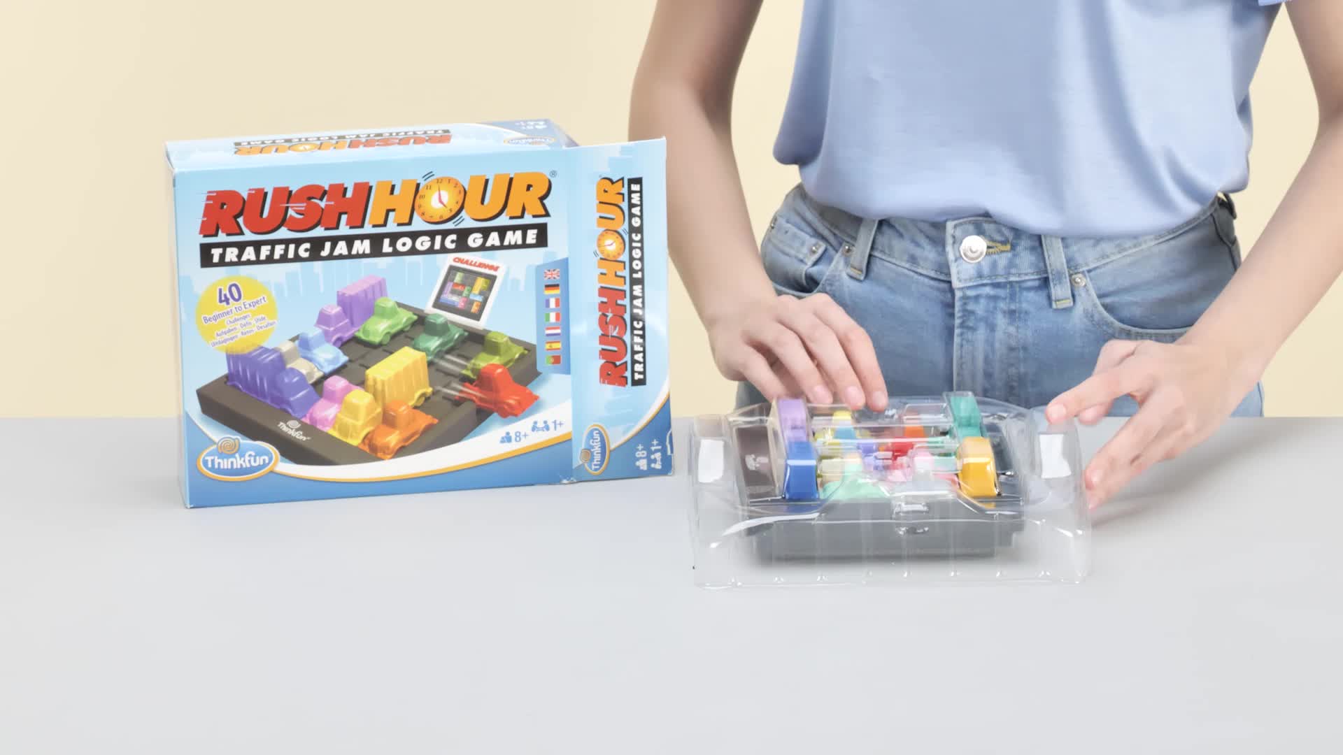 ThinkFun Rush Hour – Logique d'embouteillage, jeu de cerveau et de défi – Jouets STEM pour garçons et filles à partir de 8 ans pour enfants et adultes
