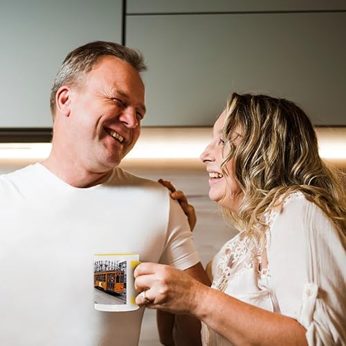 Vista 15 de Kike Calvo Italia – Tren Tranvía en Milano Plaza Duomo Milán Italia – Tazas, Blanco