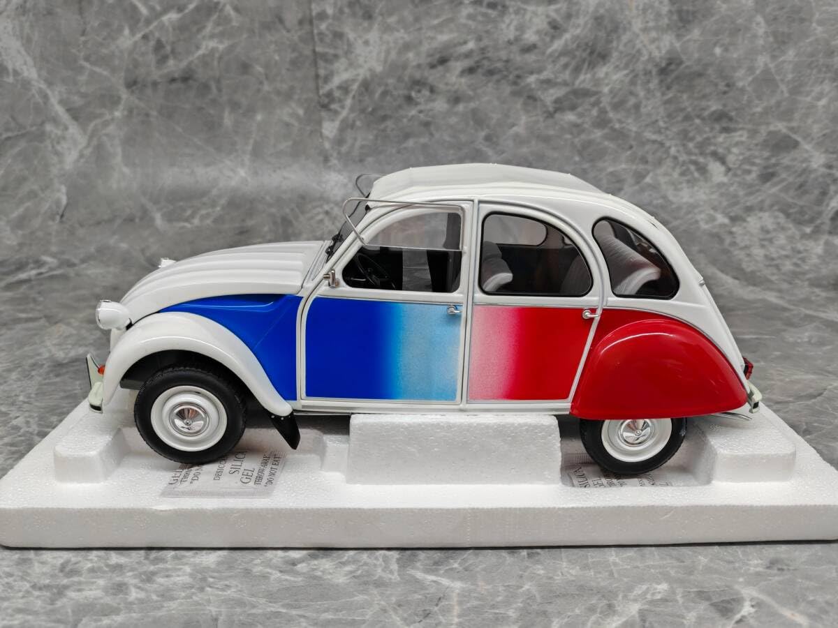 602-001 Z MODELS 1/12 シトロエン 2CV COCORICO Soccer and duck: The Citroën 2 CV Cocorico in 1:12