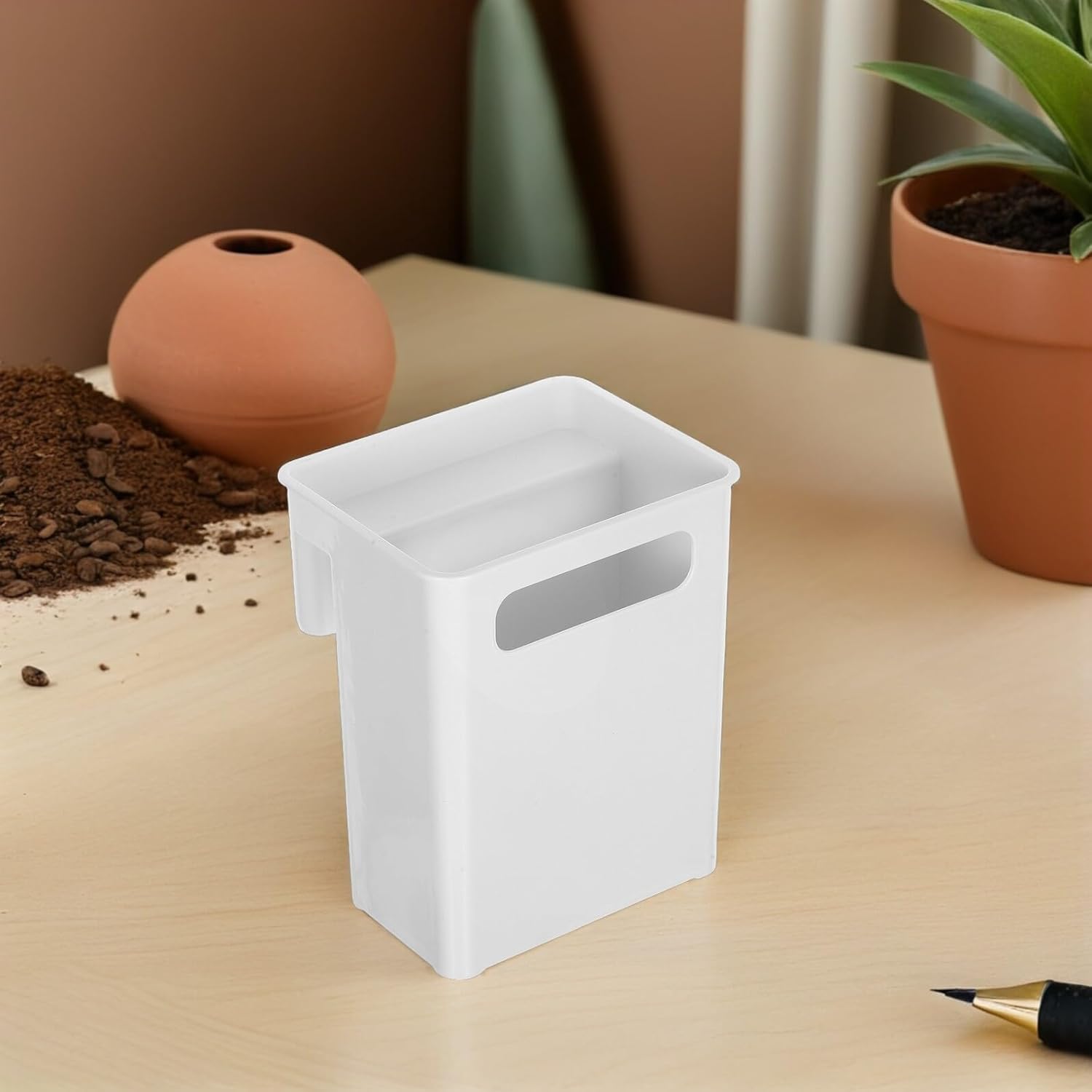 TEHAUX Ceramic Hanging Clay Box Pottery Wheel Side Container for Waste Collection and Workspace Organization Lightweight Pottery Tool Holder